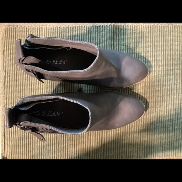 Lexi and Abbie Booties. Ladies Size 9 - Picture 2 of 5